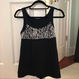 Lululemon Tanktop Size 6 Rare Black and White Flower Pattern for Running & Yoga